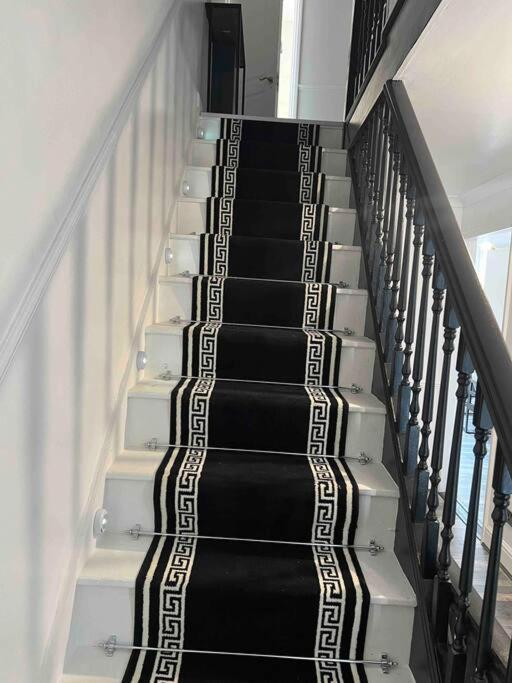 The Stratford Victoria Villa ลอนดอน ภายนอก รูปภาพ